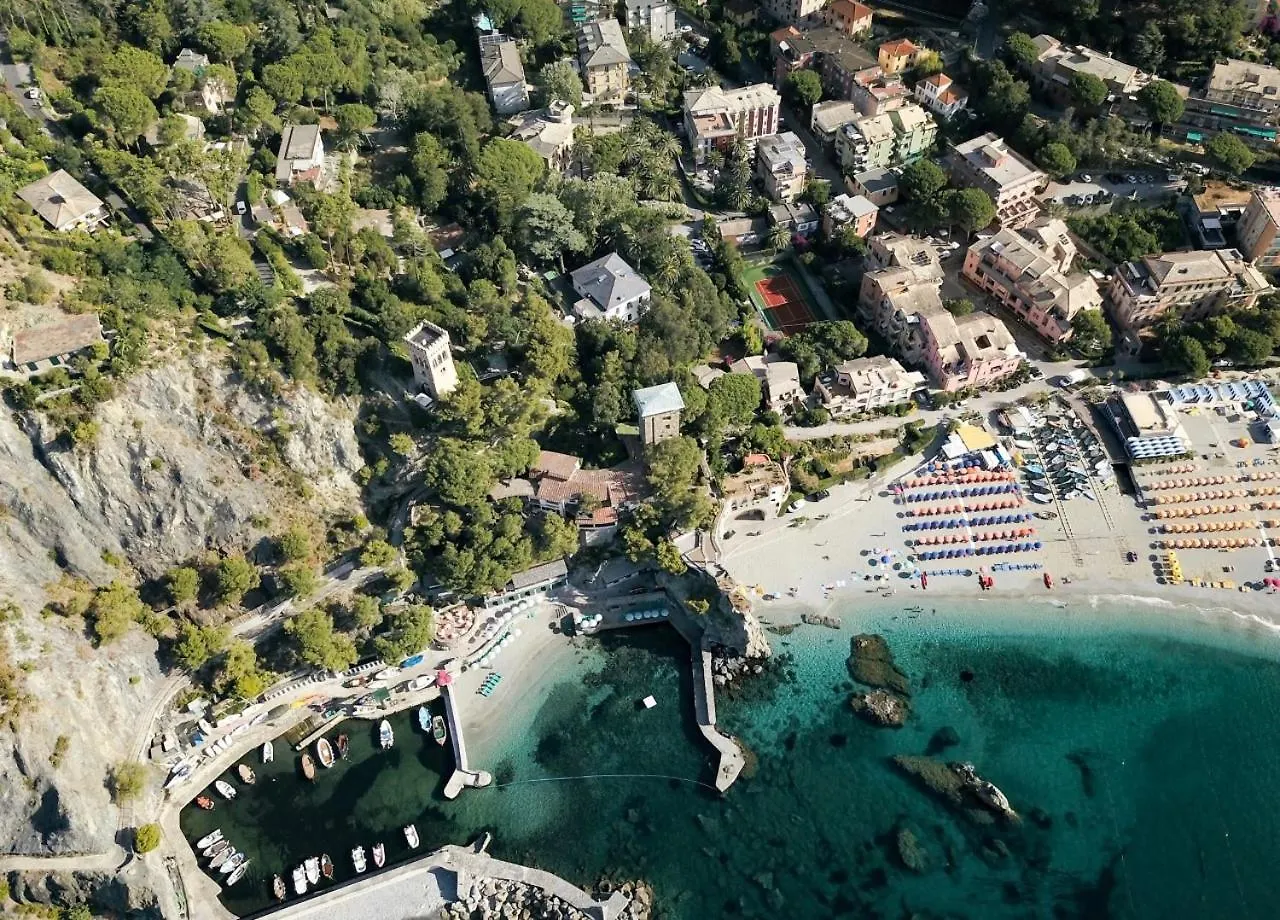Artana Suites Collection Monterosso al Mare 3*,  Italy